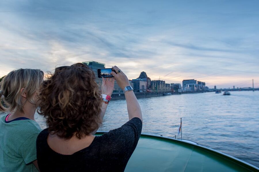 Cologne: 2-Hour Evening Cruise on the Rhine River - Music instead of a tour guide