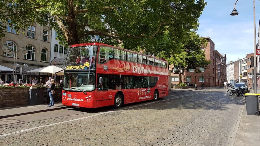 Cologne: 24h Hop-On Hop-Off Sightseeing Bus Ticket - Odysseum and Köln Arcaden