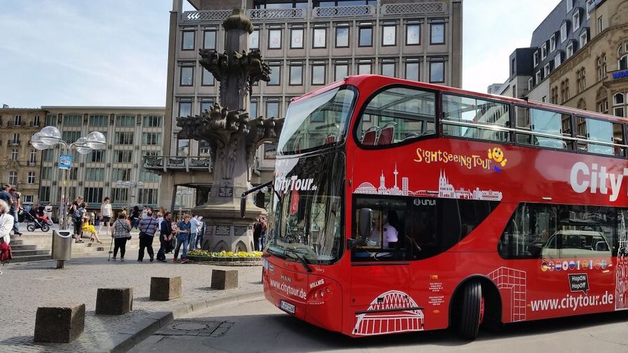 Cologne: 24h Hop-On Hop-Off Sightseeing Bus Ticket - Zoo, Flora, and the northern route