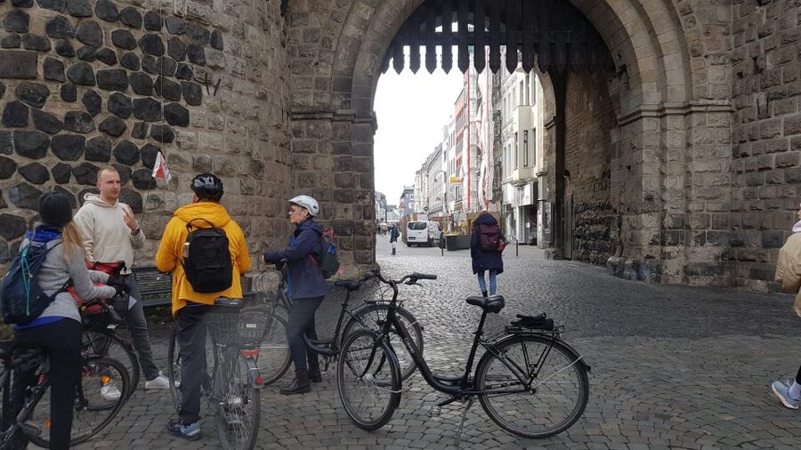 Cologne: 3-Hour Guided Bike Tour - The Hohenzollern Bridge and its famous view