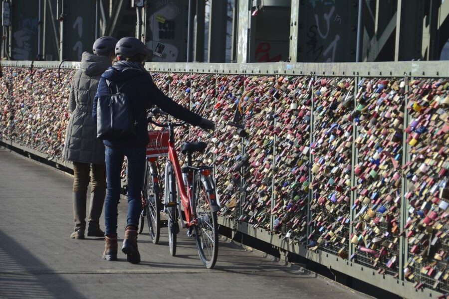 Cologne: 3-Hour Guided Bike Tour - Rheinauhafen and the Crane Houses