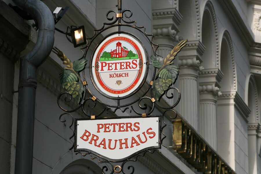 Cologne: 3 Old Town Breweries Guided Walking Tour - Früh am Dom: a first taste of Cologne beer culture
