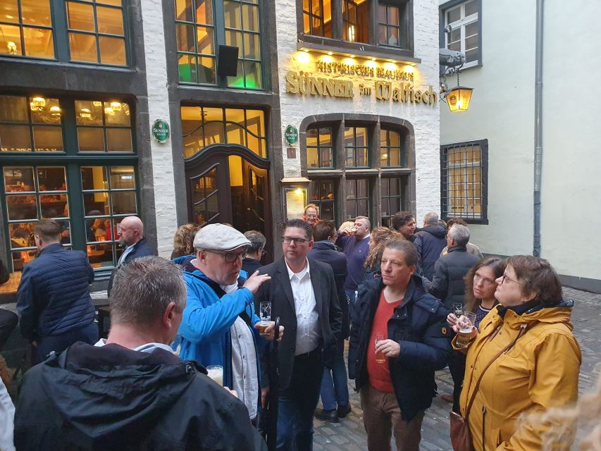 Cologne: 3 Old Town Breweries Guided Walking Tour - The ten-minute walk and the Old Town stories