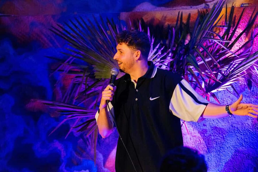 Cologne: Best Stand-up-Comedy with laugh guarantee - Nico Hoffmeister keeps the room moving