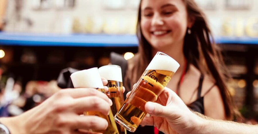 Cologne: Brewery Tour with 3 Kölsch Beer Tastings - Früh am Dom and Cologne’s old-town setting