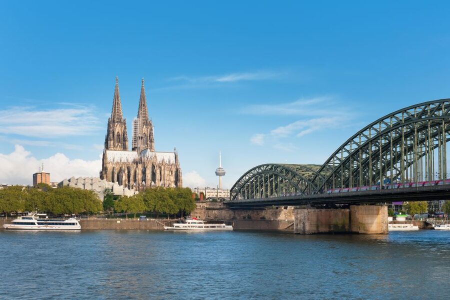 Cologne Cathedral and Old Town Tour with 1 Kölsch - Roman walls and the Northern Gate