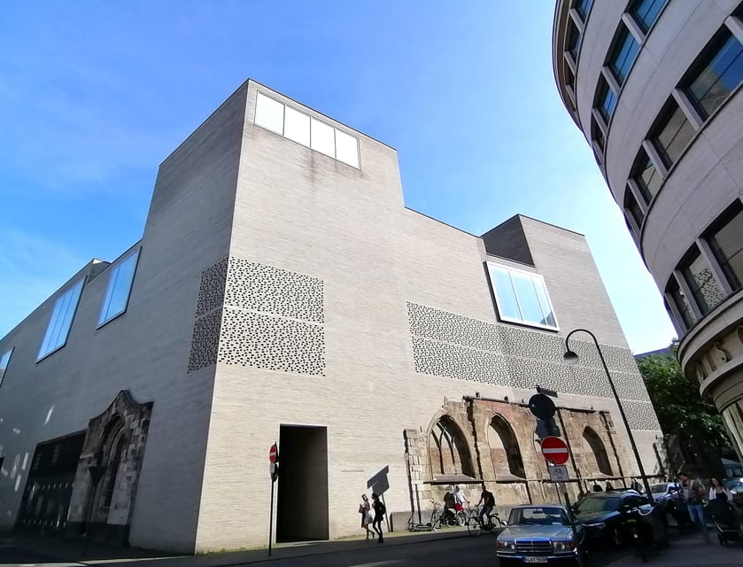 Cologne classic walking tour - The story behind Eau de Cologne