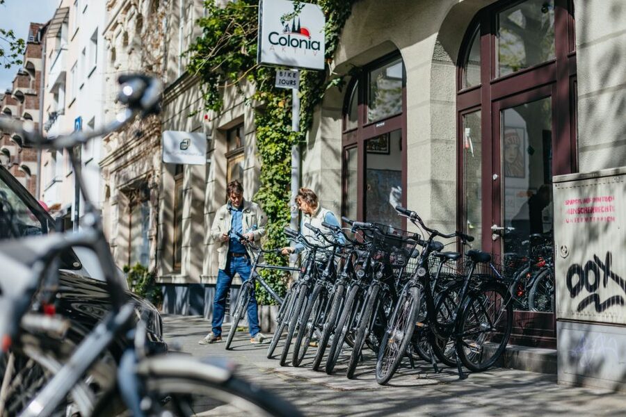Cologne: Ehrenfeld Street Art Bike Tour - Aachener Weiher and the value of changing pace