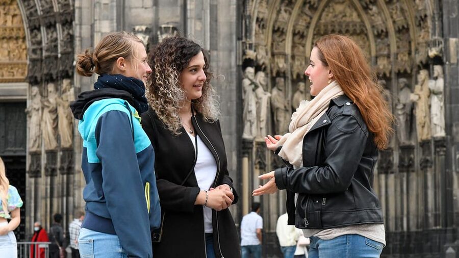 Cologne: entertaining guided tour to old town highlights - Key points at a glance