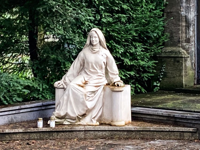 Cologne: Guided Tour of Melatenfriedhof - Walking among 5,500 graves