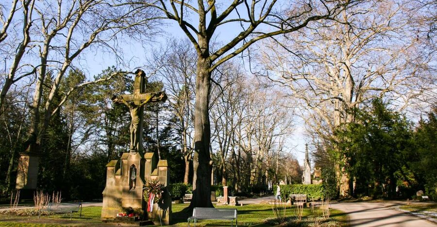 Cologne: Guided Tour of Melatenfriedhof - Starting on Aachener Straße by House No. 249
