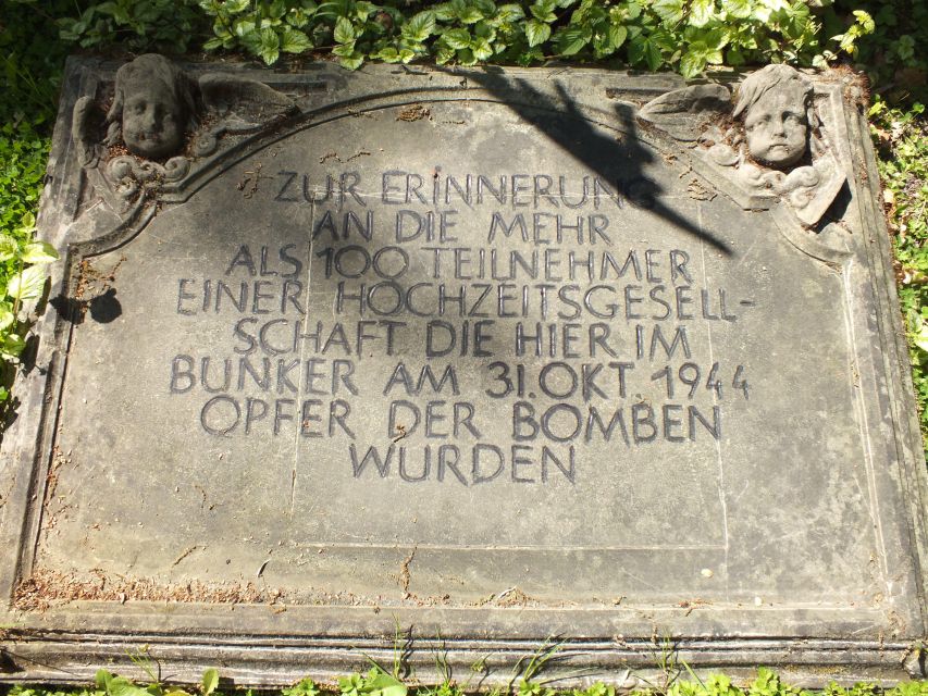 Cologne: Melaten Cemetery Life, Love and Death Tour - The first paths: a cemetery that feels like a park