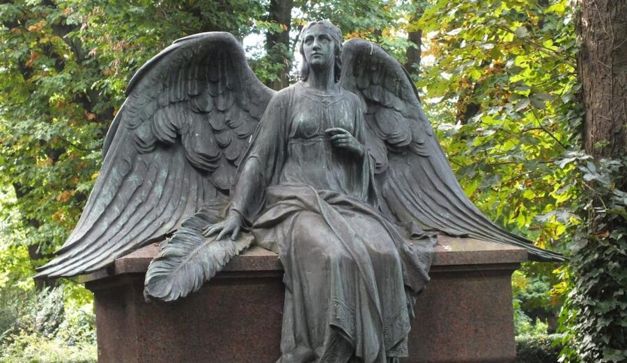 Cologne: Melaten Cemetery Life, Love and Death Tour - What the two-hour pace feels like