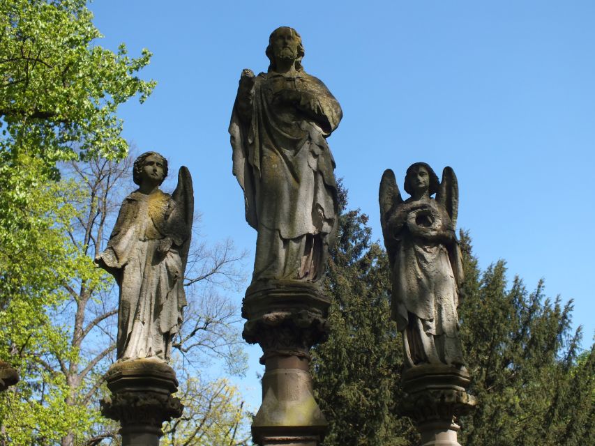 Cologne: Melaten Cemetery Life, Love and Death Tour - Meeting your guide at Aachener Straße