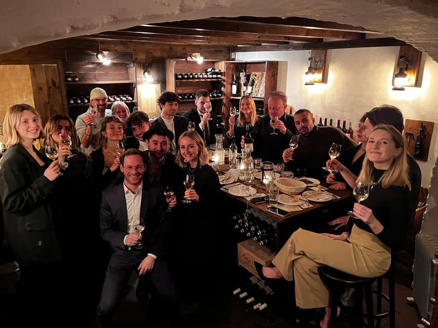 Cologne-Nippes: Gourmet wine tasting with cheese platter - White wines and the first cheese pairings