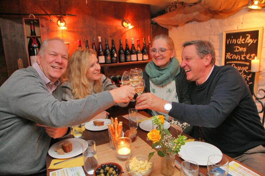Cologne-Nippes: Gourmet wine tasting with cheese platter - Four reds and five AOP cheeses
