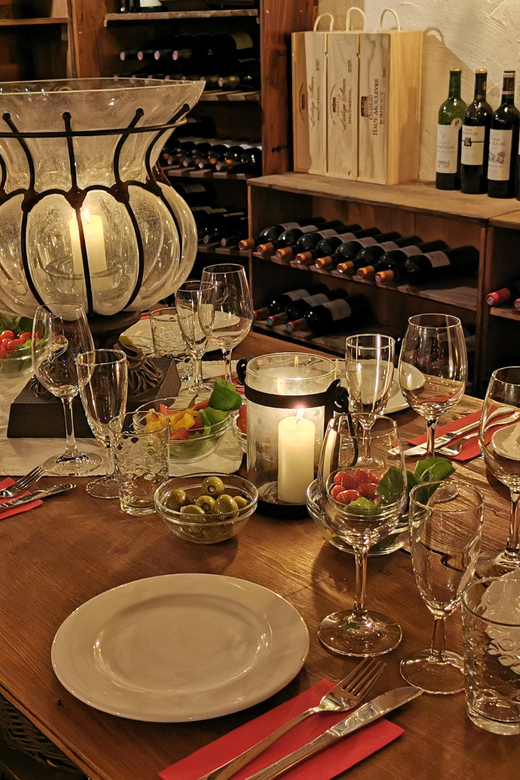 Cologne-Nippes: Gourmet wine tasting with cheese platter - The opening pour: crémant or Rivesaltes Ambré