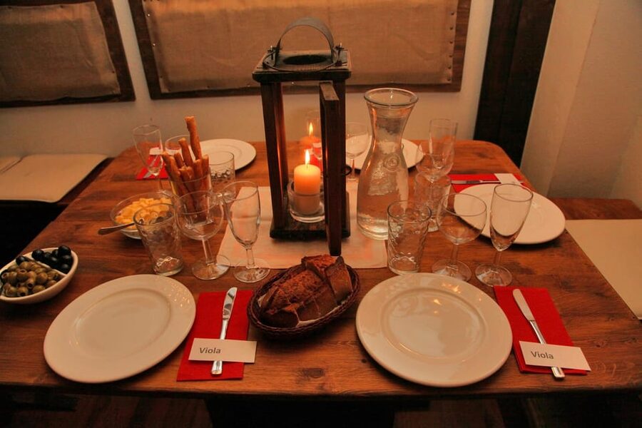 Cologne-Nippes: wine hopping (wine trip) - The food pairings keep the tasting grounded
