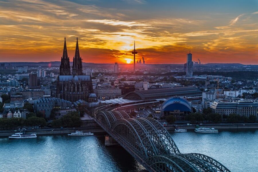 Cologne: Old Town Highlights Walking Tour - Hohenzollern Bridge and the Rhine Panorama