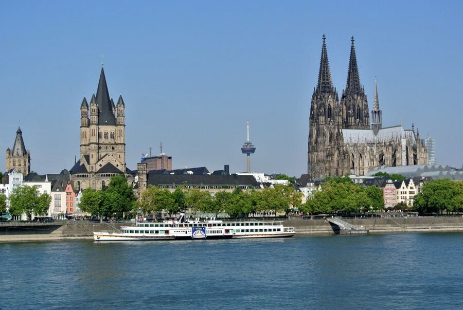 Cologne: Old Town Highlights Walking Tour - Romanesque Cologne Along the River
