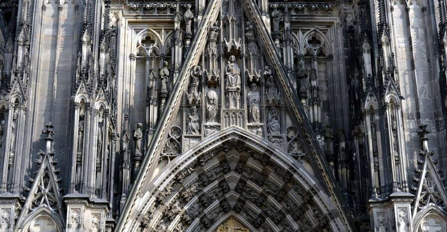 Cologne: Old Town Historical Walking Tour with GEO Epoche - Key points to know before you book