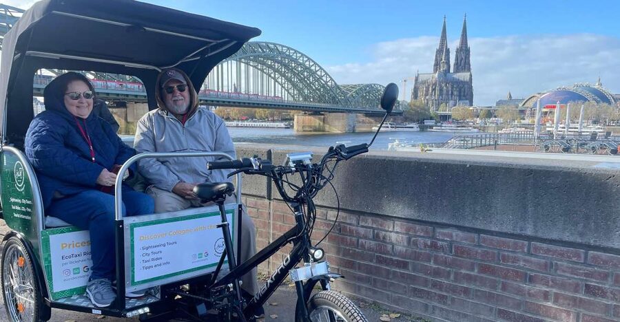 Cologne: Private Rickshaw Tour - Heinzelmännchenbrunnen and Cologne’s local character