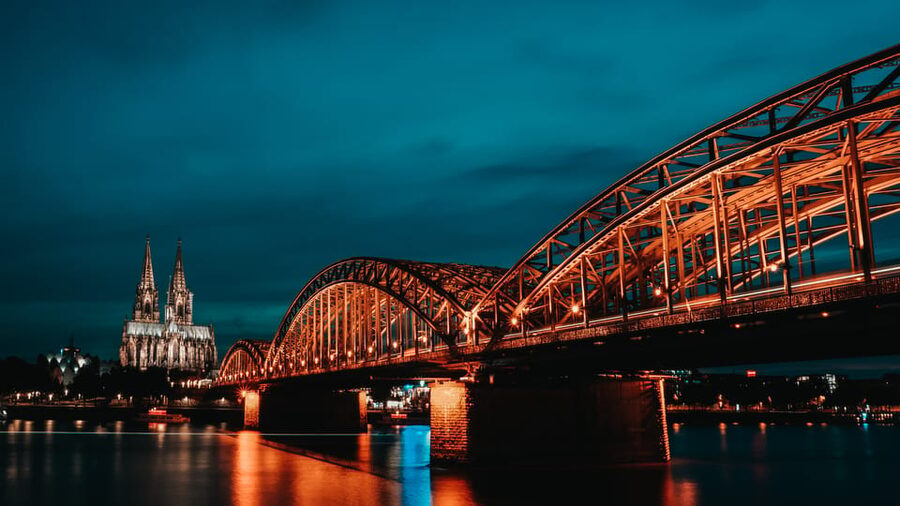 Cologne: Rhine River Winter Cruise with Festive Music - Glühwein, hot chocolate, and table service