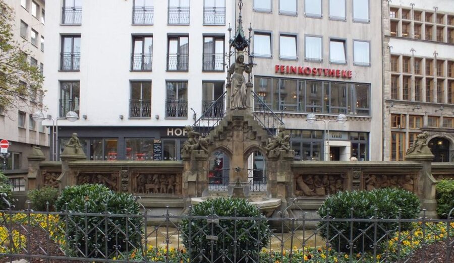 Cologne: The Night Watchman Old Town Walking Tour in German - Booking and timing advice