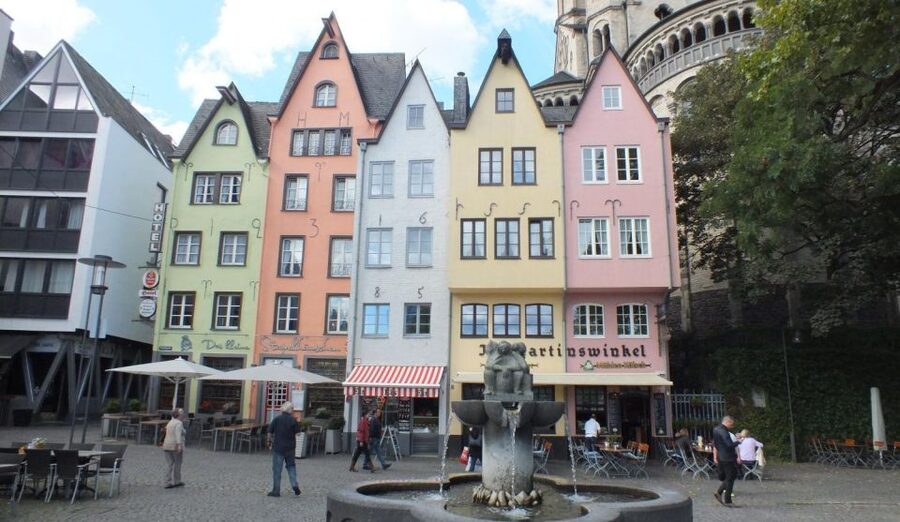 Cologne: The Night Watchman Old Town Walking Tour in German - What the nighttime setting adds