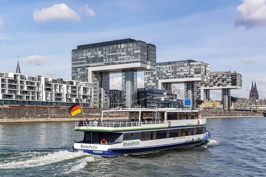 Cologne: Top Sights Rhine River Cruise - Skyline Tour - Seating, comfort, and onboard service