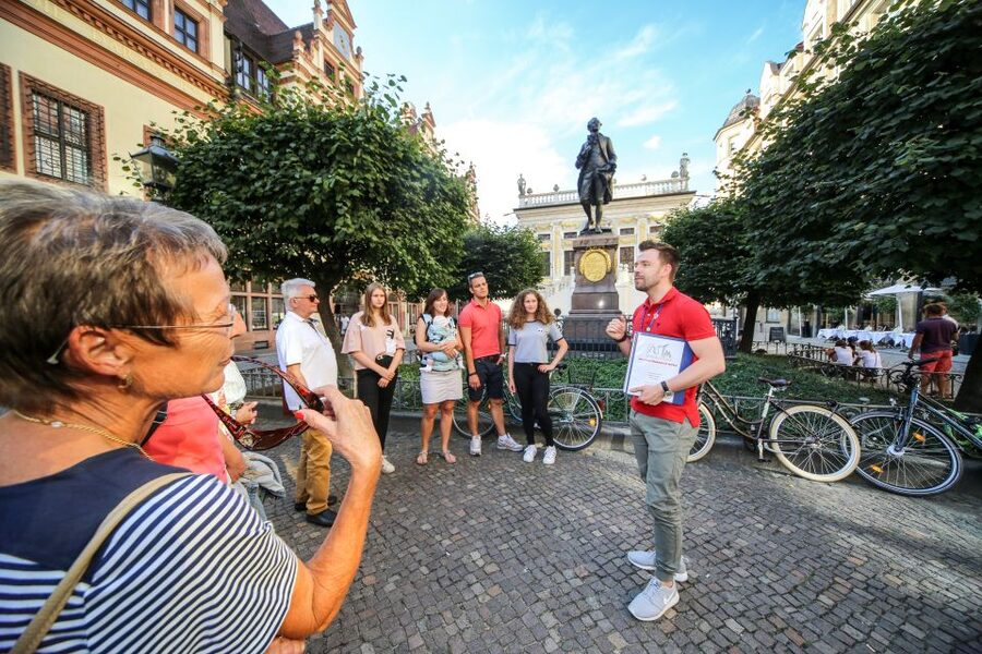 Combo Tour in Leipzig: Guided City Tour & City Sightseeing - Old Market, Mädler Passage, and Auerbachs Keller