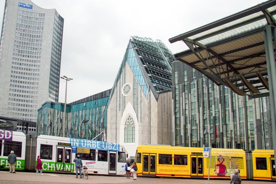 Combo Tour in Leipzig: Guided City Tour & City Sightseeing - Switching from walking shoes to the sightseeing bus