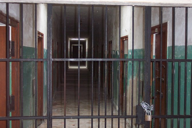 Dachau Concentration Camp Memorial Tour with Train from Munich - Starting at Marienplatz and taking public transport