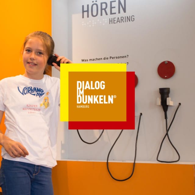 Dialog im Dunkeln (Dialogue in the Dark) - The park walk: hearing the ground beneath you