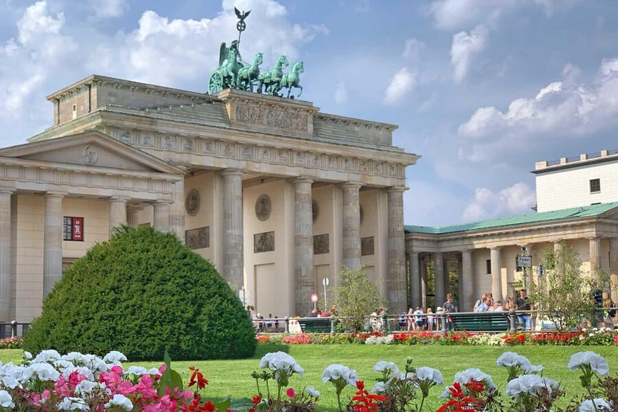 Discover Berlin Express Tour: 2hr Highlights - Remembering the Sinti and Roma victims