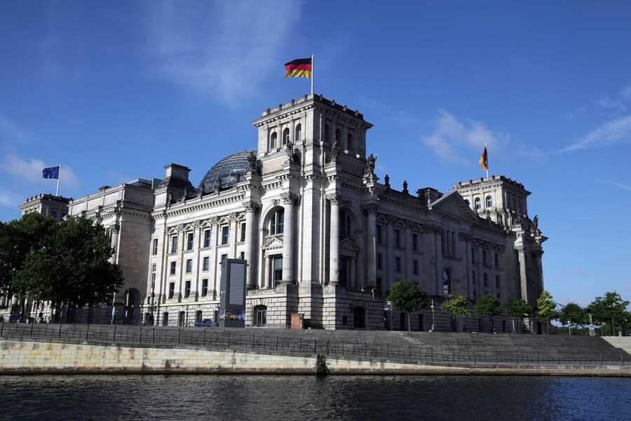 Discover Berlin Express Tour: 2hr Highlights - Starting at Pariser Platz and Brandenburg Gate