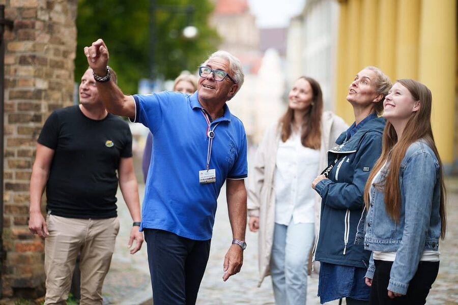 Discover Rostock: A Guided City Tour for Cruise Guests - Rostock’s old center and its Hanseatic story