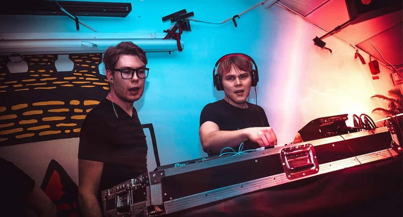DJ for a Day: Learn to Mix Like a Pro in Berlin - Why the six-person limit matters