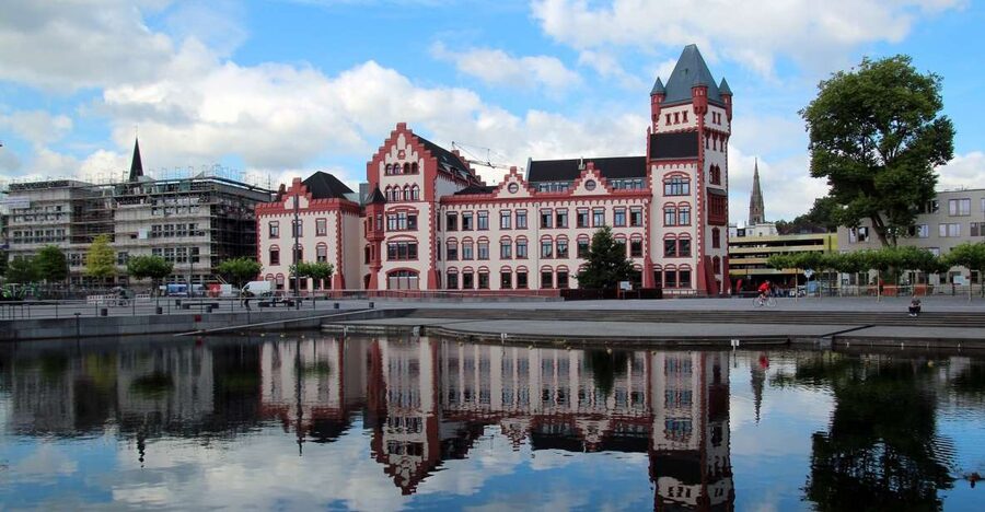 Dortmund: Guided Walking Tour with a Local - Berswordt Hall and Dortmund’s civic center