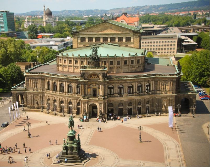 Dresden: 1.5-Hour Comedy Bus Tour in German - Dresden sightseeing with a comic twist