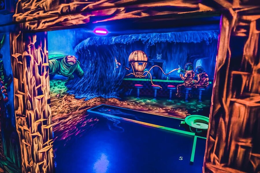 Dresden: 3D black light minigolf in the Barock Eventpark - Key points to know before you play