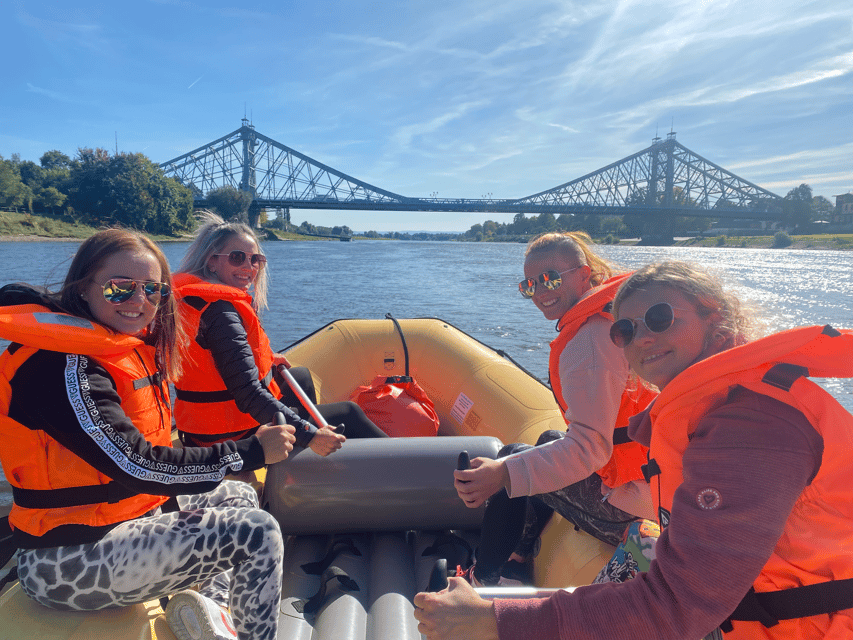Dresden: Bootstour mit dem Schlauchboot Loschwitz - Radebeul - Passing Dresden’s Three Elbe Castles