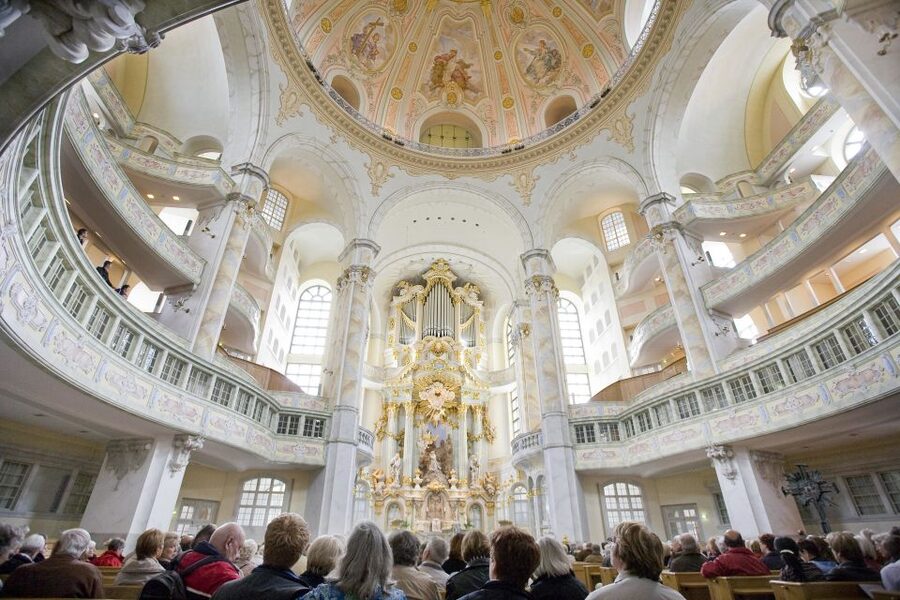 Dresden: Complete Walking Tour with Frauenkirche Visit - Key points at a glance
