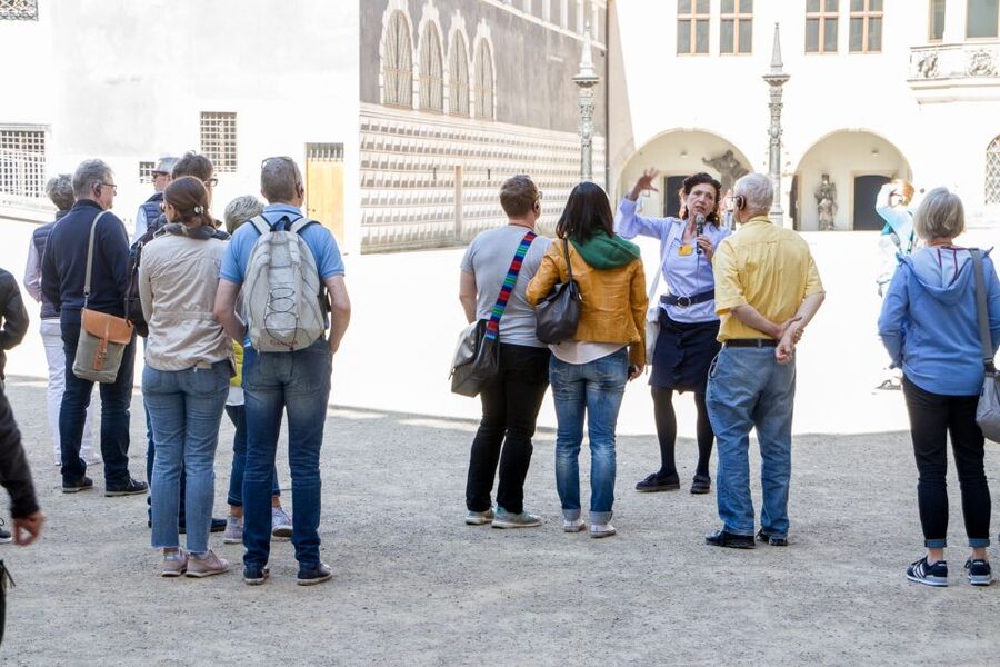 Dresden: Complete Walking Tour with Frauenkirche Visit - Stallhof and Fürstenzug: Dresden’s royal story in stone and paint