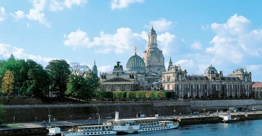 Dresden: Elbe River Cruise to Meissen - Finding the boat beneath Brühlsche Terrasse