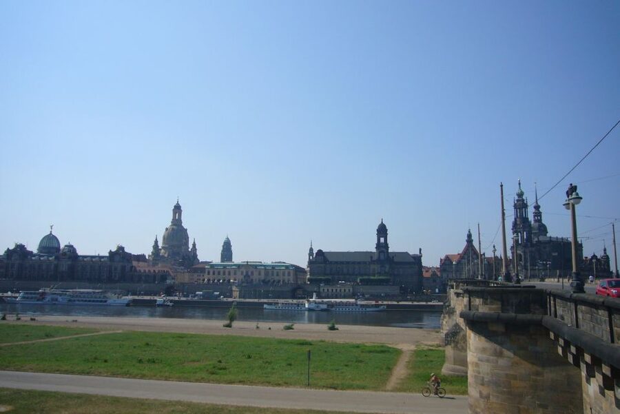 Dresden: Elbe Valley Guided Segway Tour - Königsufer and the Elbe view