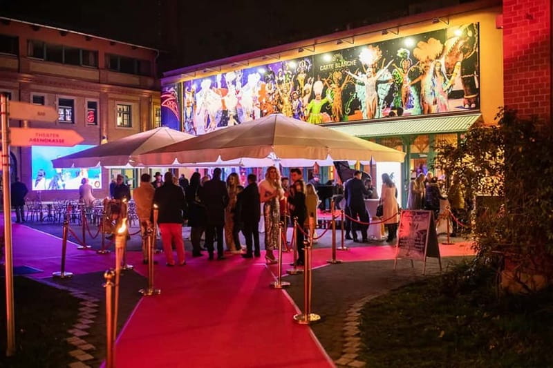 Dresden: Entrance Ticket for Travesty Revue Show - The first impression: rhinestones, feathers, and transformation