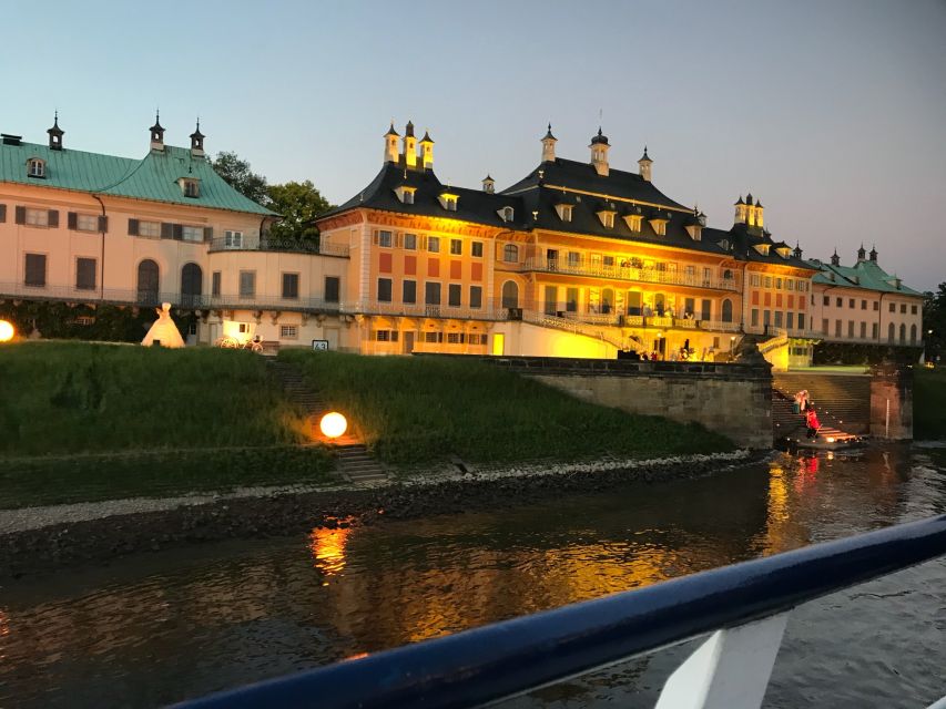 Dresden: Evening River Cruise with Dinner - Service and commentary: pleasant, but not perfectly even