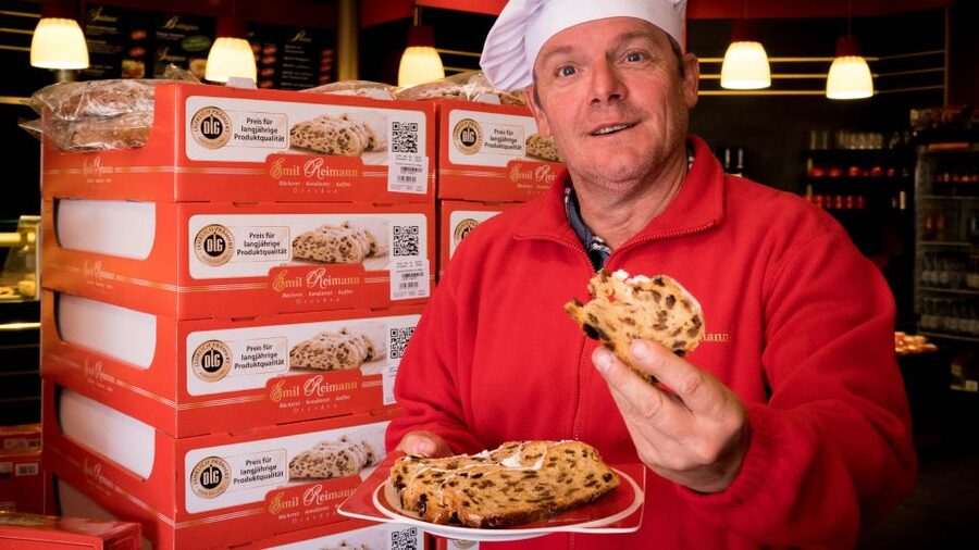 Dresden: Guided Bus Tour to Stollen Bakery with Tasting - Comparing Raisin, Almond, and Poppy Seed Stollen