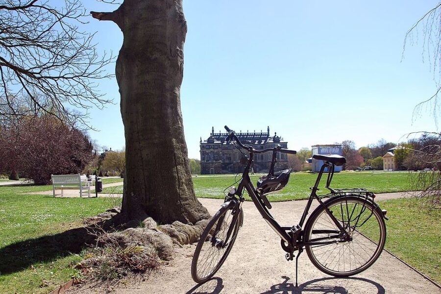 Dresden: Guided City Tour by Bike - Starting beneath the Frauenkirche